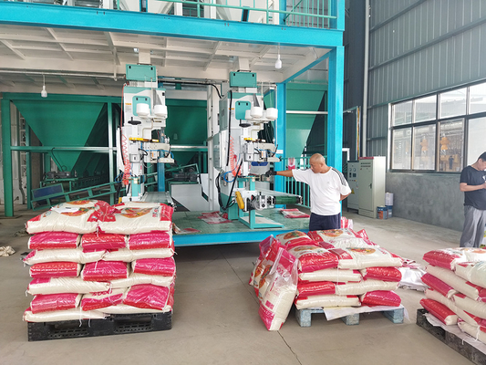 Machine à emballer de riz 5 - levage automatique du convoyeur 50kg à grande vitesse