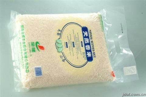 Entièrement automatique grain de vide d'OIN machine à emballer 10kg 600 les sacs/H