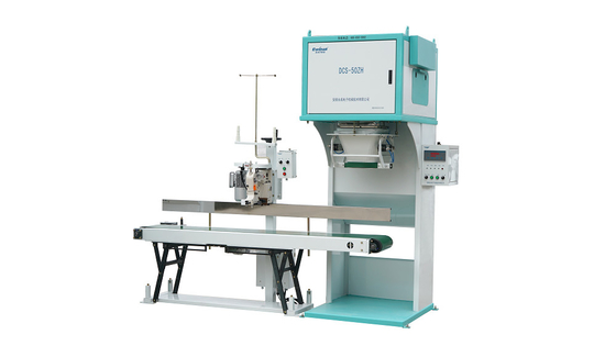 L'échelle de ceinture de fourrage granulent le PLC de levage automatique de la minute 11.7L/de machine à emballer d'alimentation des animaux
