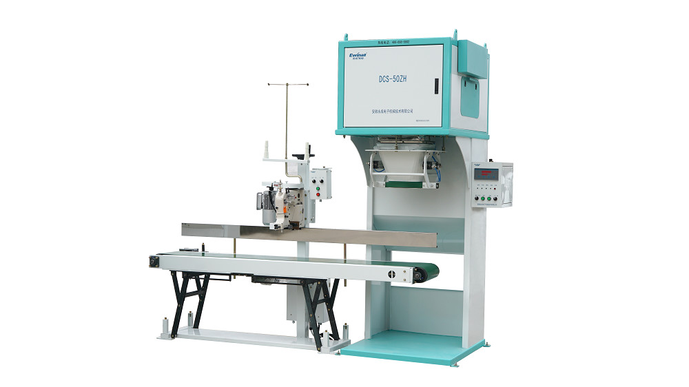 L'échelle de ceinture de fourrage granulent le PLC de levage automatique de la minute 11.7L/de machine à emballer d'alimentation des animaux
